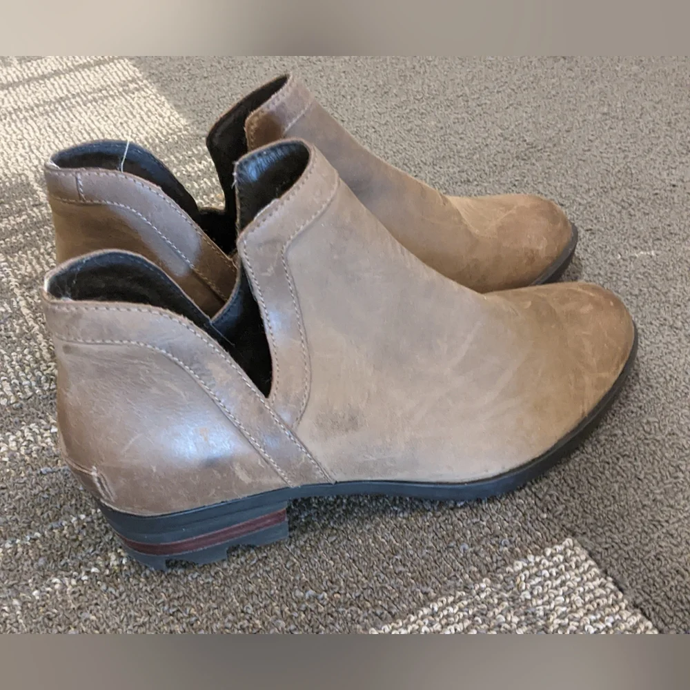 Sorel - Lolla Cut Out Bootsie Pull-On Bootie LL3264-240 | 8 | Sage Taupe Gray